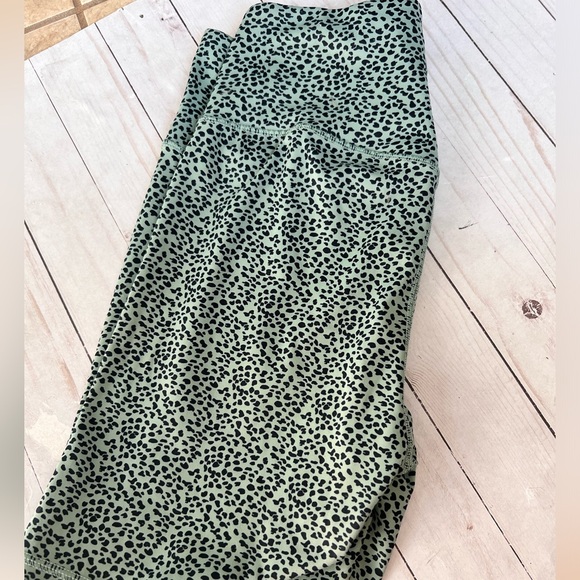 Leopard Mint Dot Workout Biker Shorts Women Medium Hidden Pockets - Picture 5 of 10